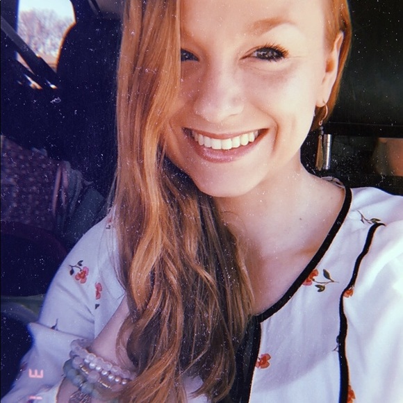 Meet Your Posher! - Picture 2 of 8